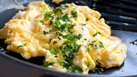 Huevos revueltos low carb